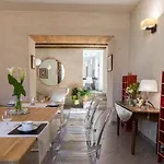 Clos Des Moulins Bed & Breakfast