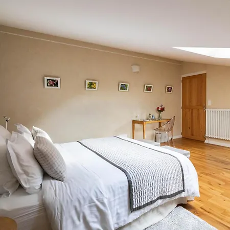 Clos Des Moulins Bed and Breakfast Πουατιέ
