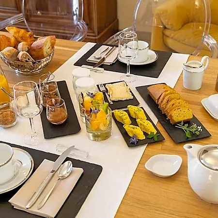 Clos Des Moulins Bed and Breakfast Πουατιέ